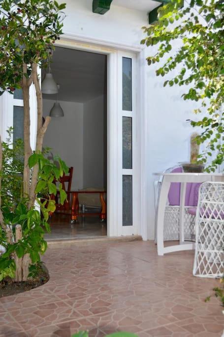 Playa Chica With Terrace 100 M From The Sea Appartement *