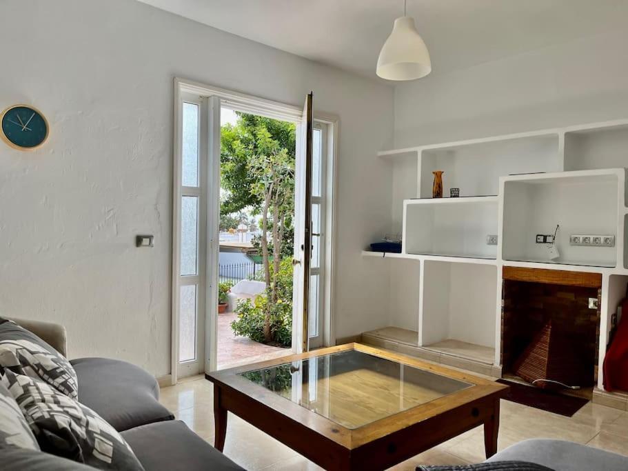Playa Chica With Terrace 100 M From The Sea Appartement